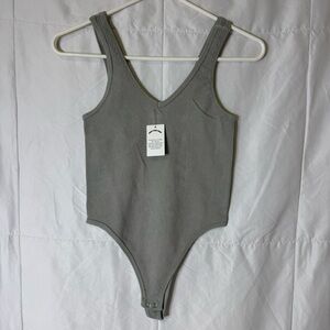 Gypsy + Jade green Ribbed Bodysuit‎ XS/S V-Neck Sleeveless Stretch Snap Closure